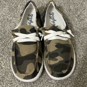 Gypsy Jazz Camo NWOB